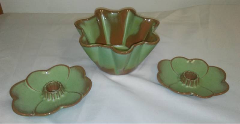 lot 80 image: Frankoma Bowl F33 and candle holders Style 300. Mid-century