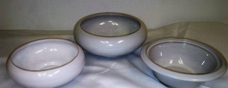 lot 81 image: 3 Frankoma round console flower bowls