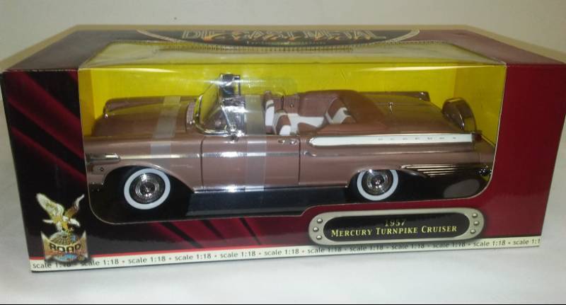 lot 92 image: 1957 Mercury Turnpike Cruiser convertible.