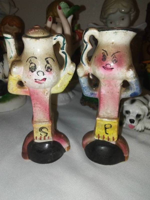 lot 104 image: Vintage figurine & salt and pepper shakers.