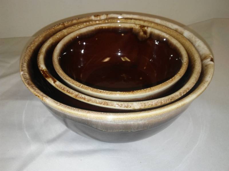 lot 118 image: McCoy Pottery.
