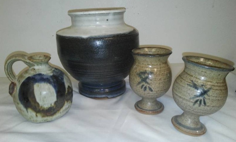 lot 122 image: 4 blue stoneware pottery pieces.