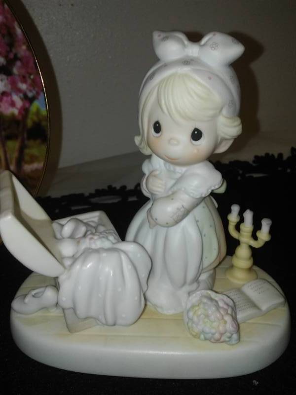 lot 142 image: Precious Moment lot.