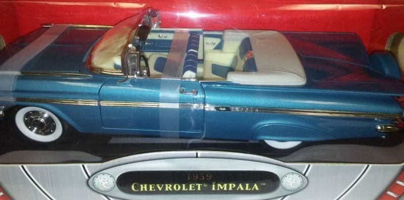 lot 152 image: 1959 Chevrolet Impala convertible. New in box.