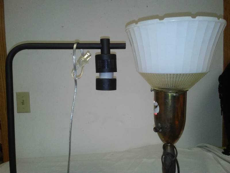 lot 163 image: 2 Vintage floor lamps.