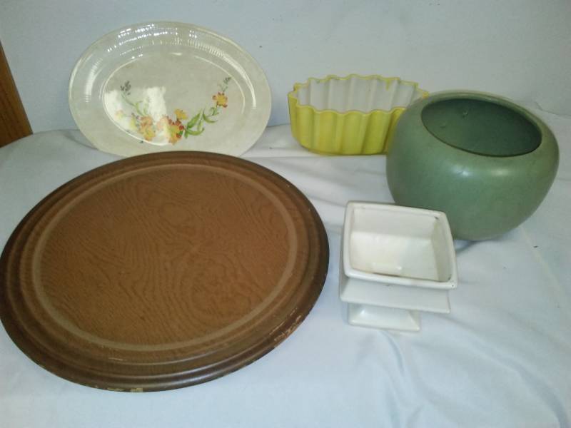 lot 166 image: 5 piece home decor pottery McCoy Floraline MATM and more.