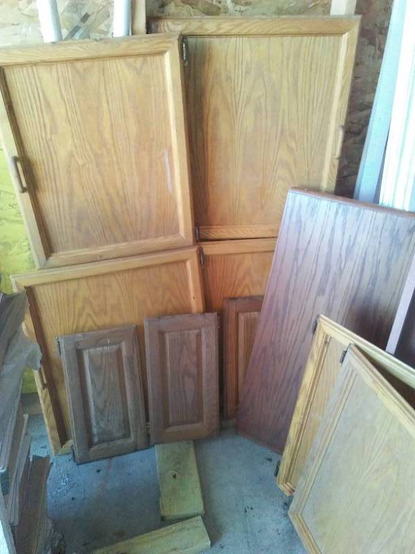 lot 170 image: Dresser top, Oak cabinet doors six. Repurpose Potential