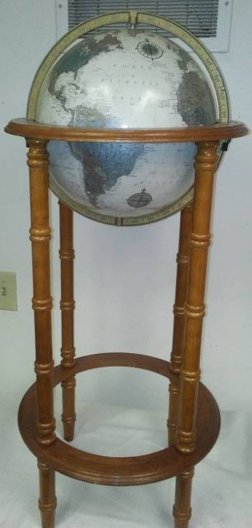 lot 196 image: Globe on wood display stand - Great Dcor Accent