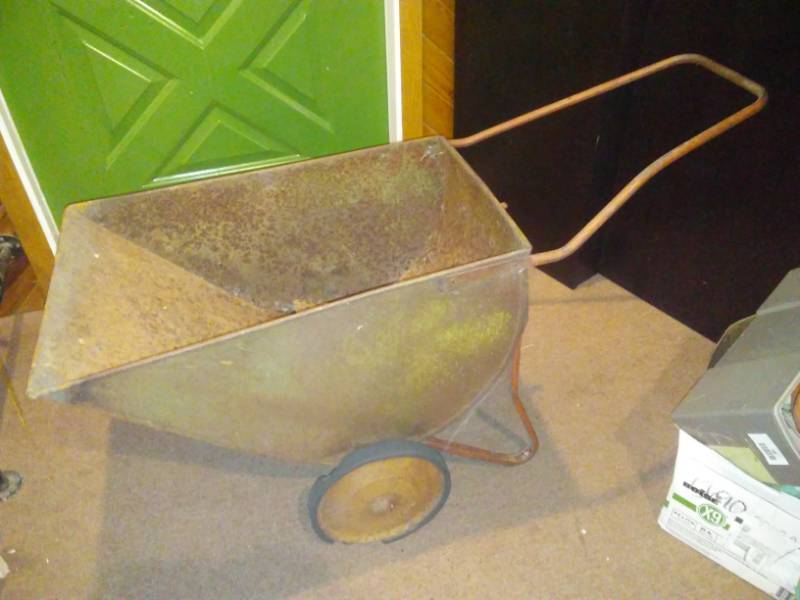 lot 200 image: Vintage lawn cart  spreader lawn ornament.