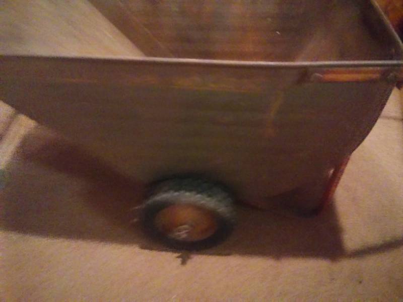 lot 201 image: Vintage lawn cart.  See pictures for condition.