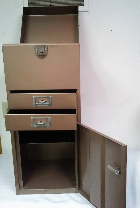 lot 202 image: Lockable file cabinets office organizer. Metal with key.