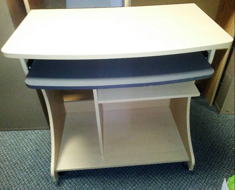 lot 208 image: Modern computer desk with pull-out keyboard tray.
