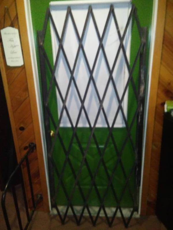 lot 211 image: Steel security gate, hinged and collapsible.