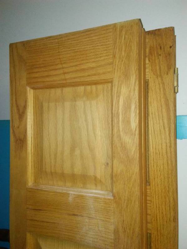 lot 213 image: 2 Sets Oak Bi-fold Doors.