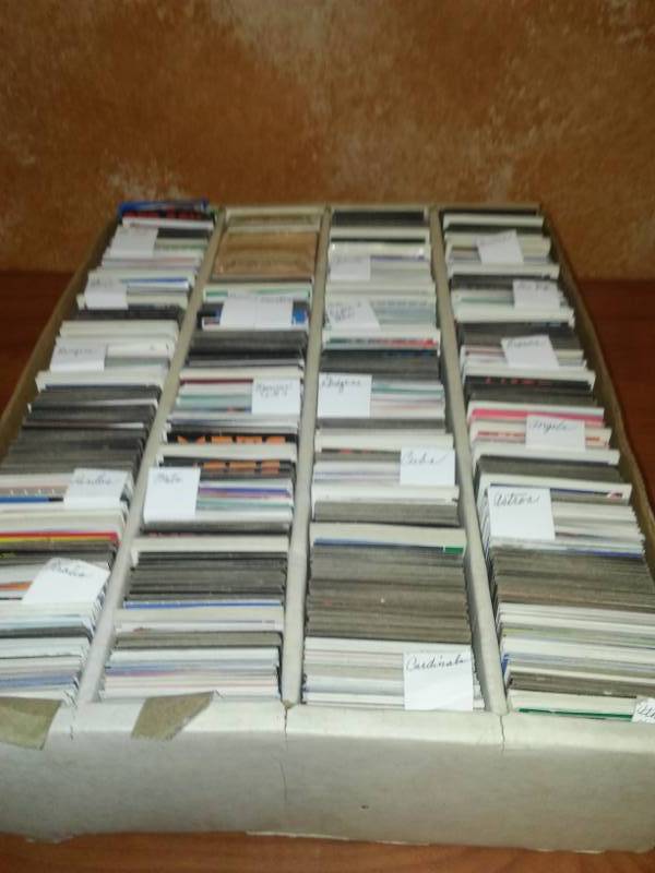 3000 MLB baseball cards by team. Some NHL.
