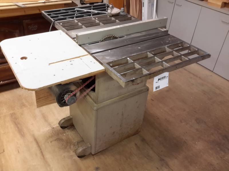 lot 1 image: Toro Table Saw