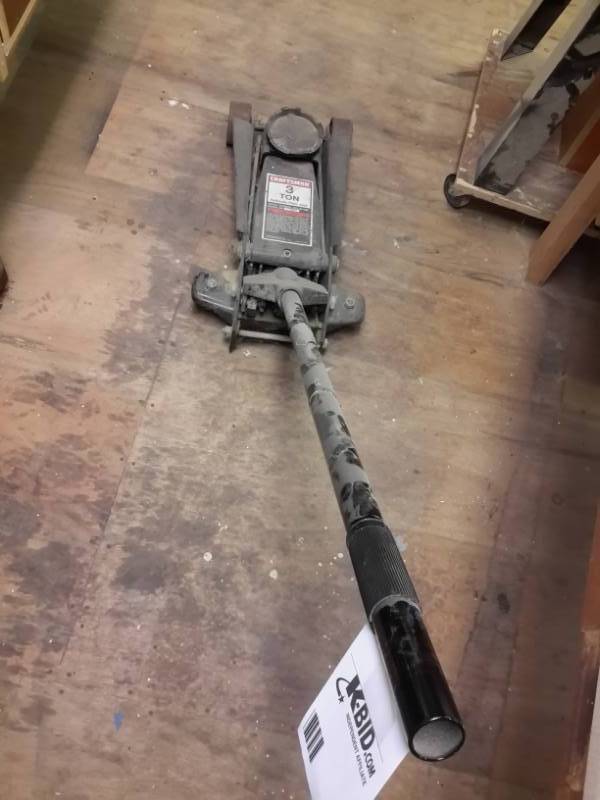 lot 8 image: Craftsman 3 Ton Hydraulic Floor Jack