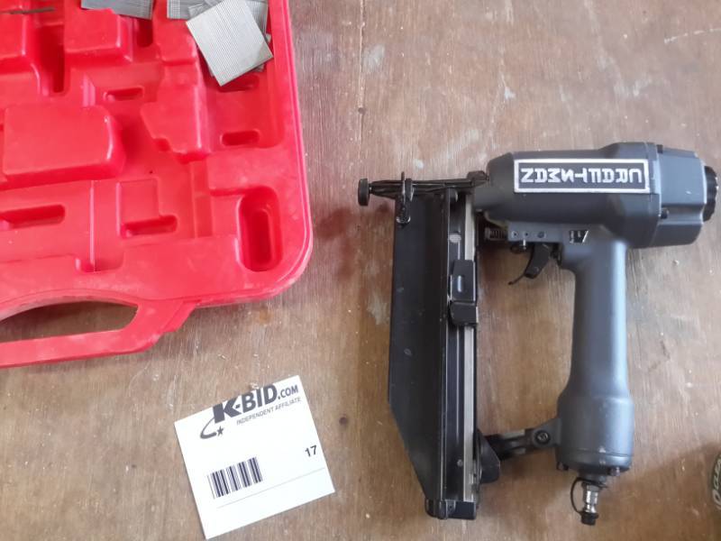 lot 17 image: Craftsman Finish Nailer