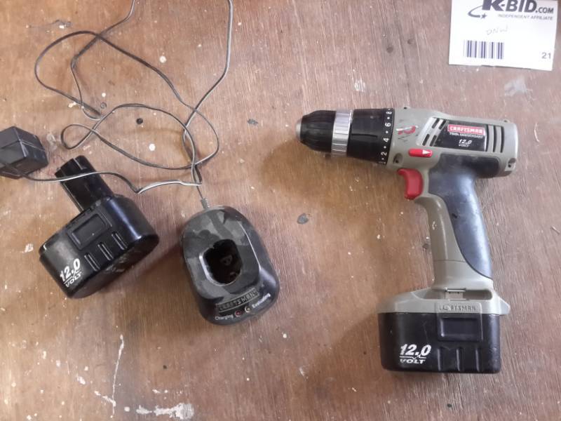 lot 21 image: Craftsman DrillDriver
