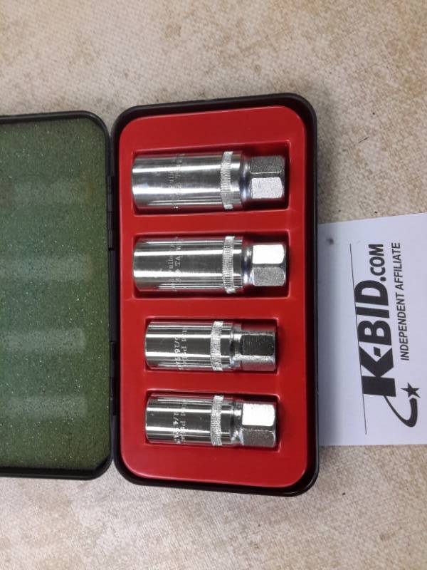 lot 32 image: Stud Puller Wrench Bits