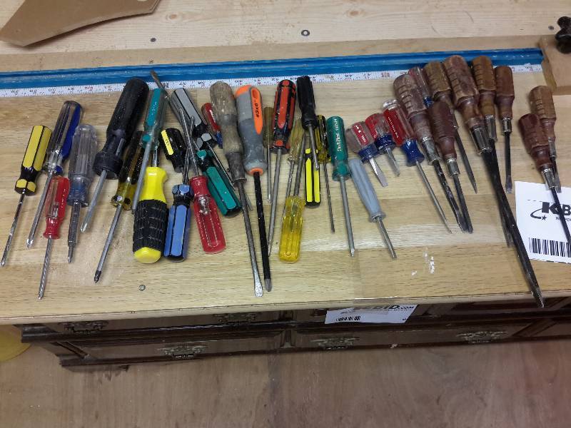 lot 109 image: Large Lot of Various Screw Drivers