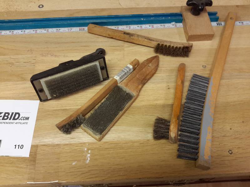 lot 110 image: Lot of Wire and Hair Brushes