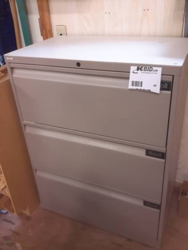 lot 46 image: Knoll 3 Drawer Cabinet