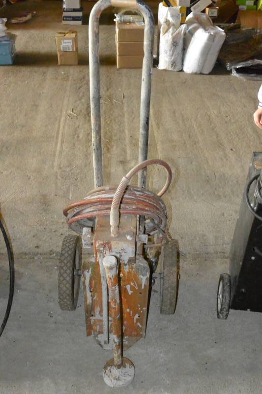 lot 10 image: Paint sprayer...