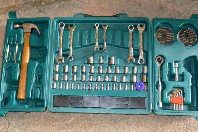 lot 22 image: Socket set and misc. ...