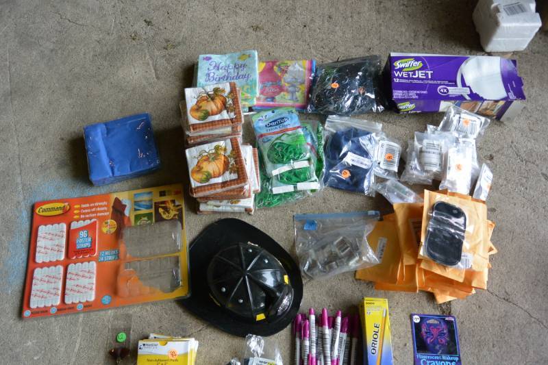 lot 37 image: Lot of misc, see pictures...