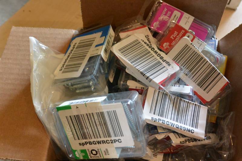 lot 39 image: Assorted new hardware...