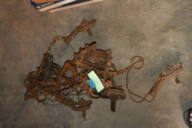 lot 80 image: Traps...