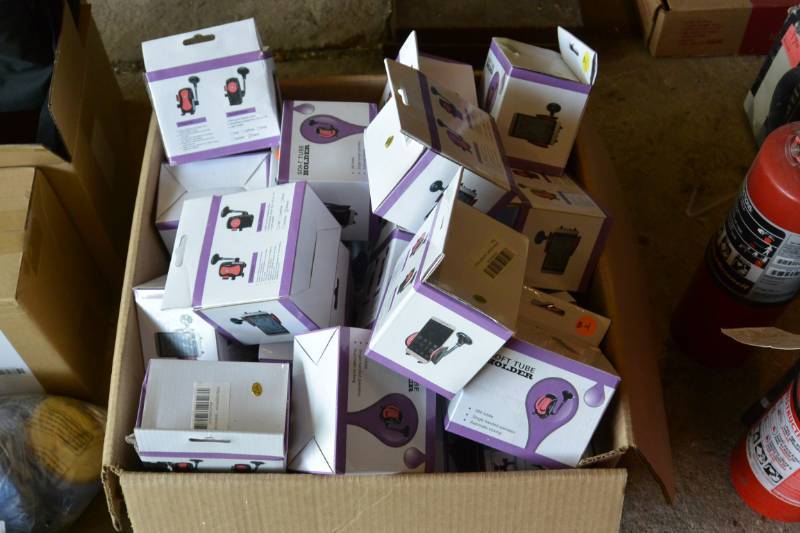 lot 98 image: Phone holders, new...
