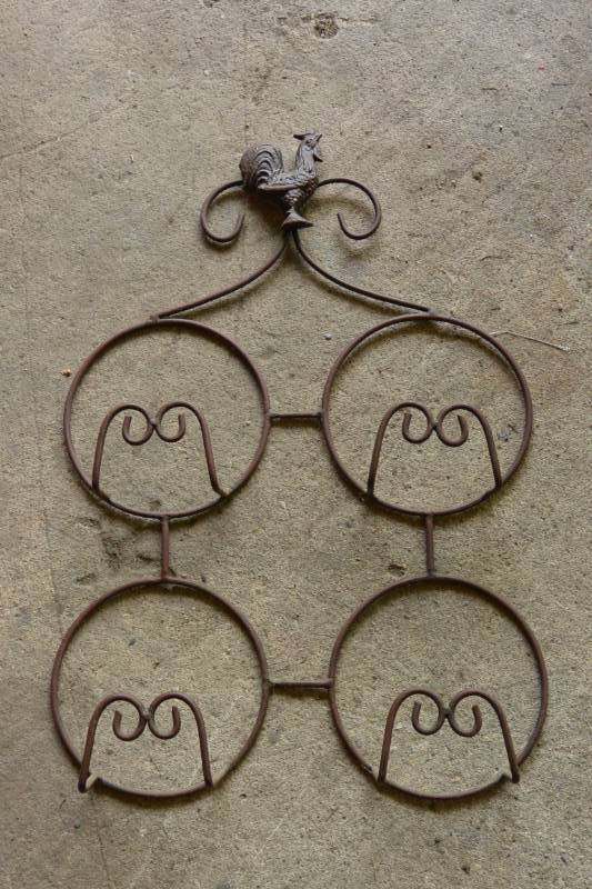 lot 108 image: Garden dcor...