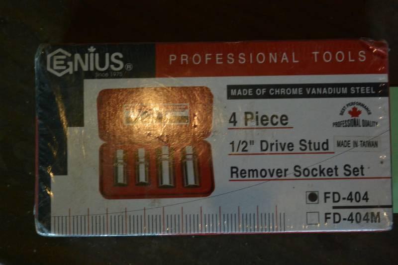 lot 119 image: New stud remover set...