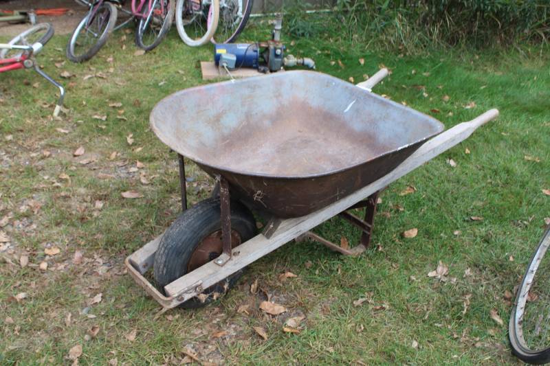 lot 52 image: Wheelbarrow