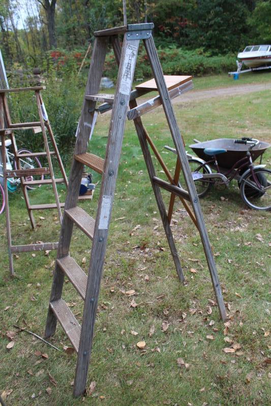 lot 30 image: 6ft. Wood Step Ladder