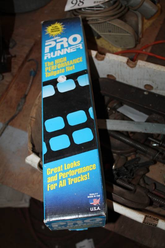 lot 100 image: Pro Runner Truck Tailgate Net
