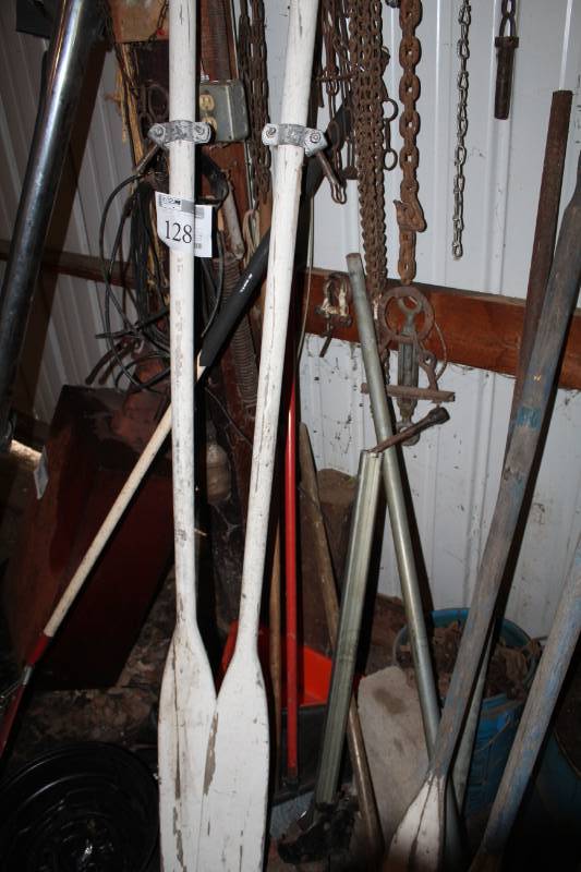 lot 128 image: Lot of (2) Boat Oars