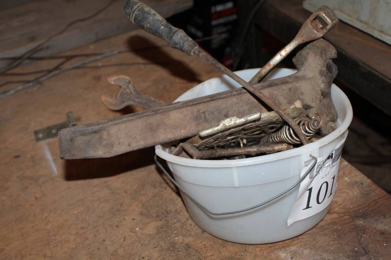 lot 101 image: Hand Tools