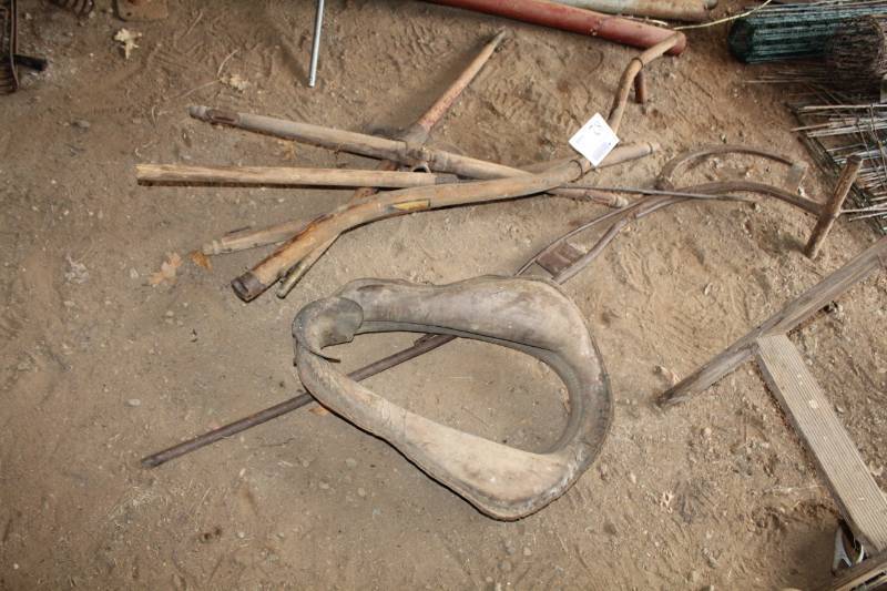 lot 82 image: Plow Yoke Harness Equipment