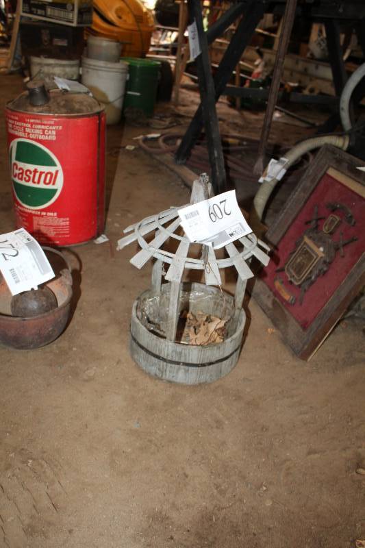 lot 209 image: Bird Feeder