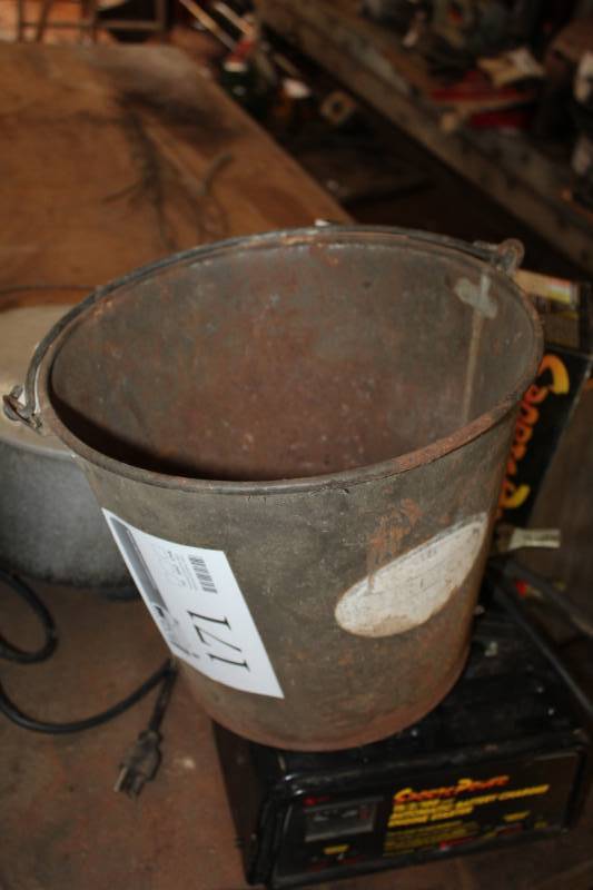 lot 171 image: Metal Bucket
