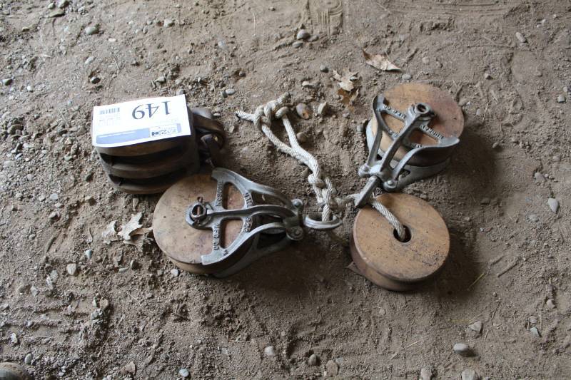 lot 149 image: Lot of (4) Pulleys