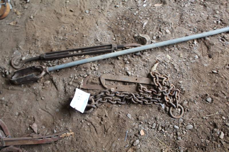 lot 155 image: Chains, Hooks