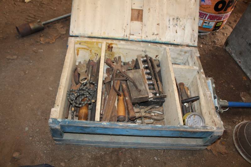 lot 165 image: Old Tool Box