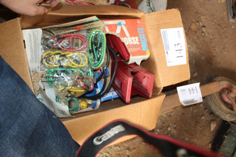 lot 143 image: Bungee Cords