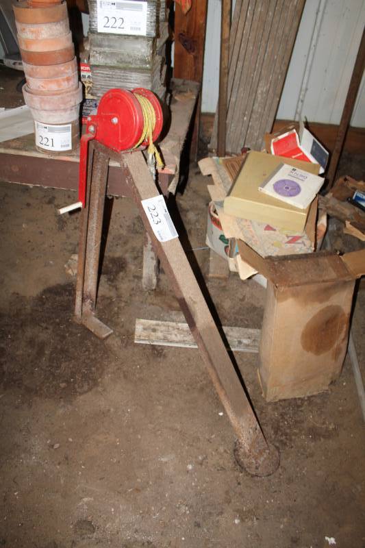lot 223 image: Pulley w Metal Mount