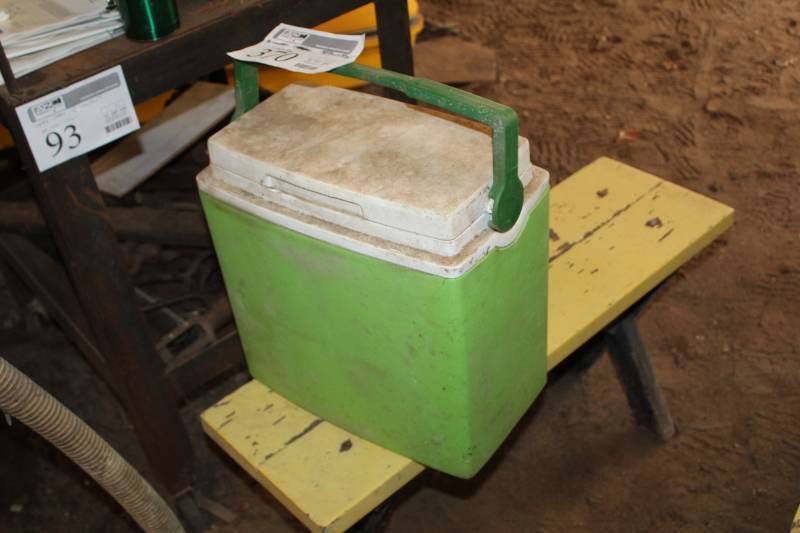 lot 370 image: Thermos The Jugler Plastic Lunch Cooler