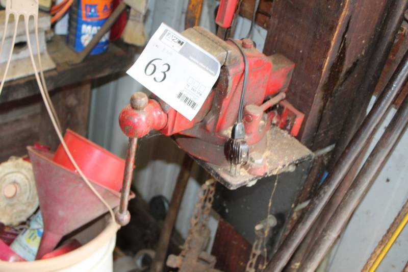 lot 63 image: Bench Vise